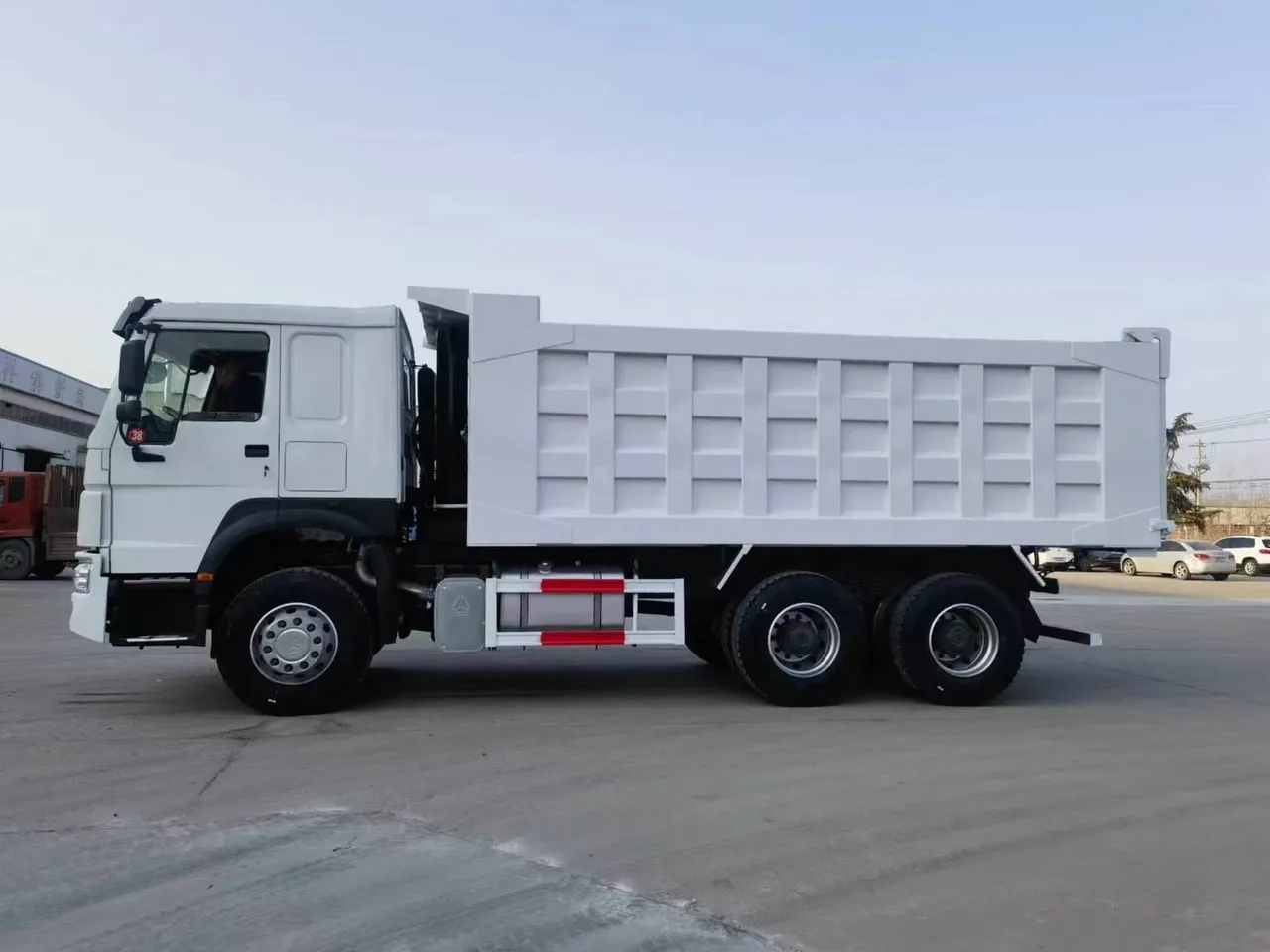 HOHAN used 6x4 dump truck wide cab for long-distance haulage