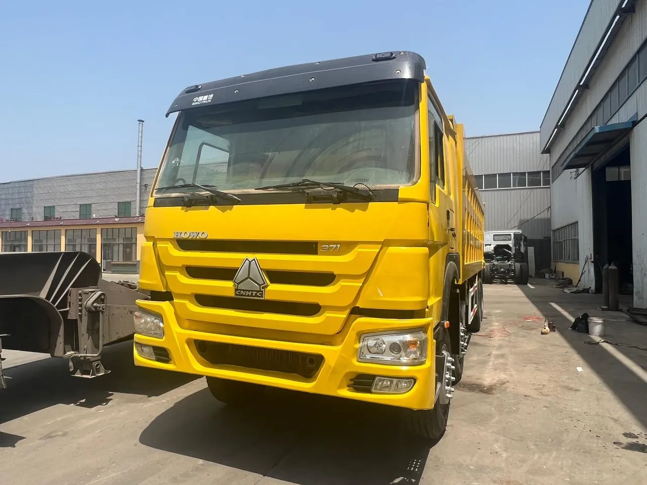 Used HOWO 336 dump truck 6x4 ready for export CIF Africa Middle East