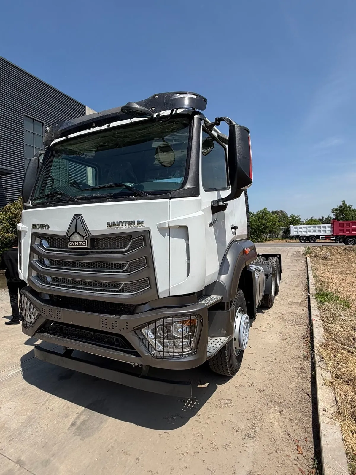 Used HOHAN tractor unit inspected and ready for CIF export to Africa
