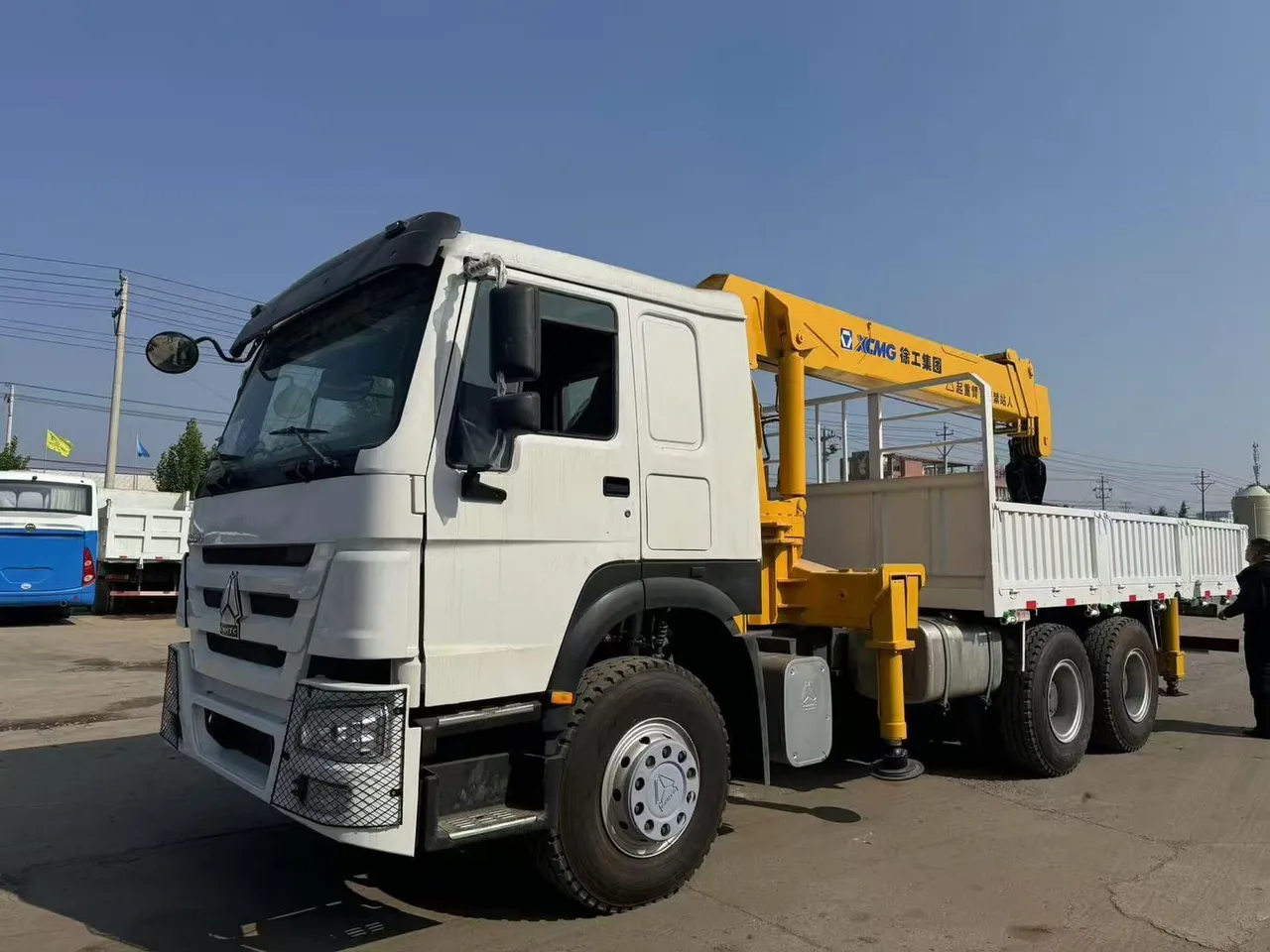 Used 10-tonne telescopic boom truck on HOWO 6x4 chassis for export