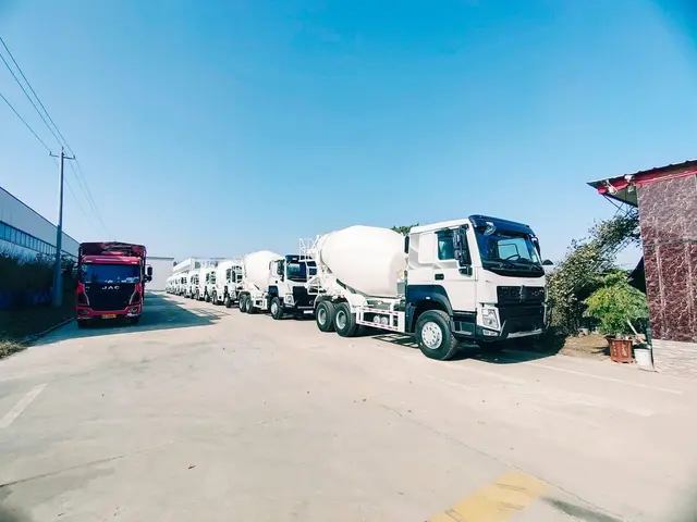 HOWO 8×4 special purpose trucks for sale