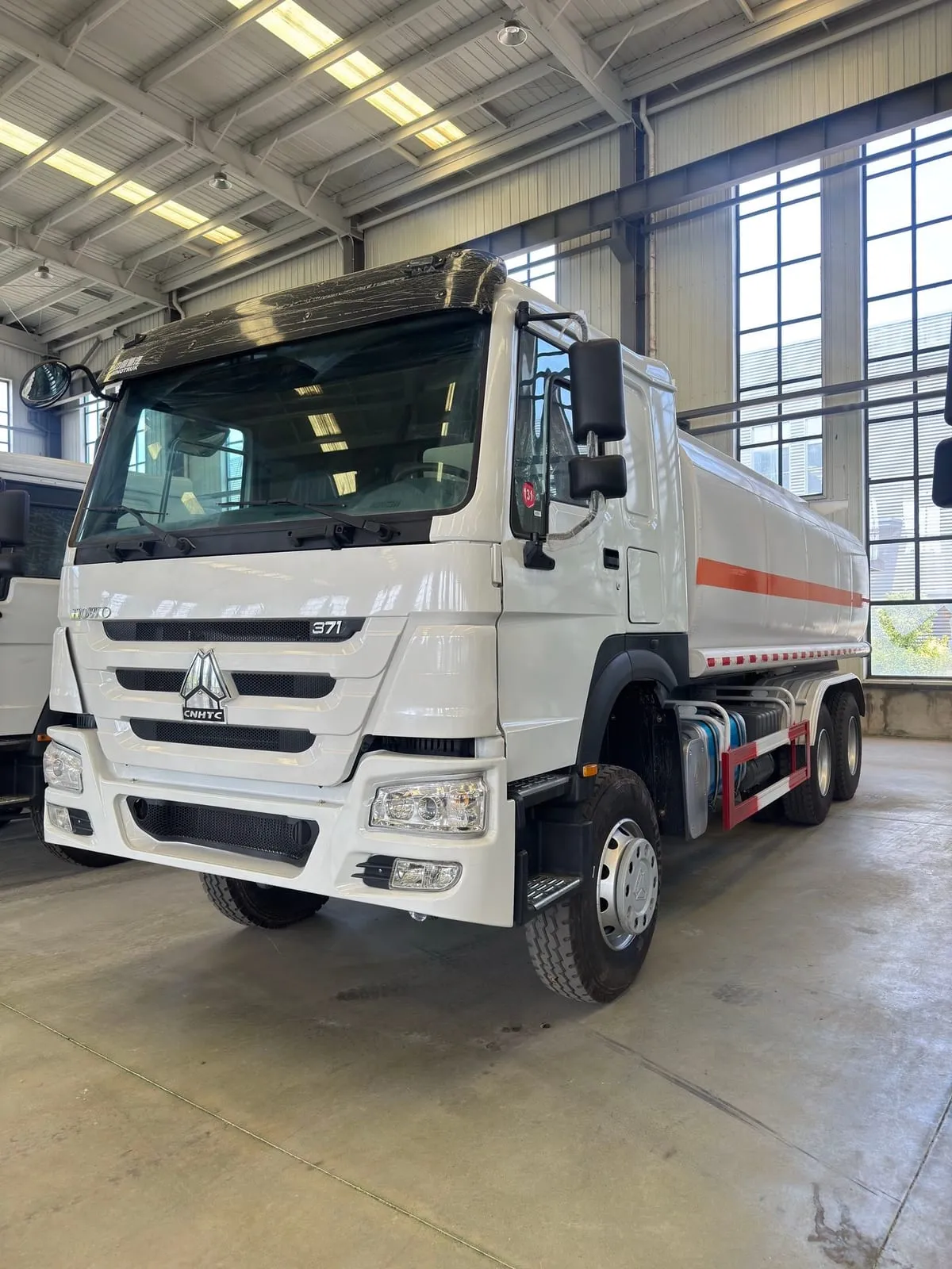 SINOTRUK 6×4 tanker lorries for sale